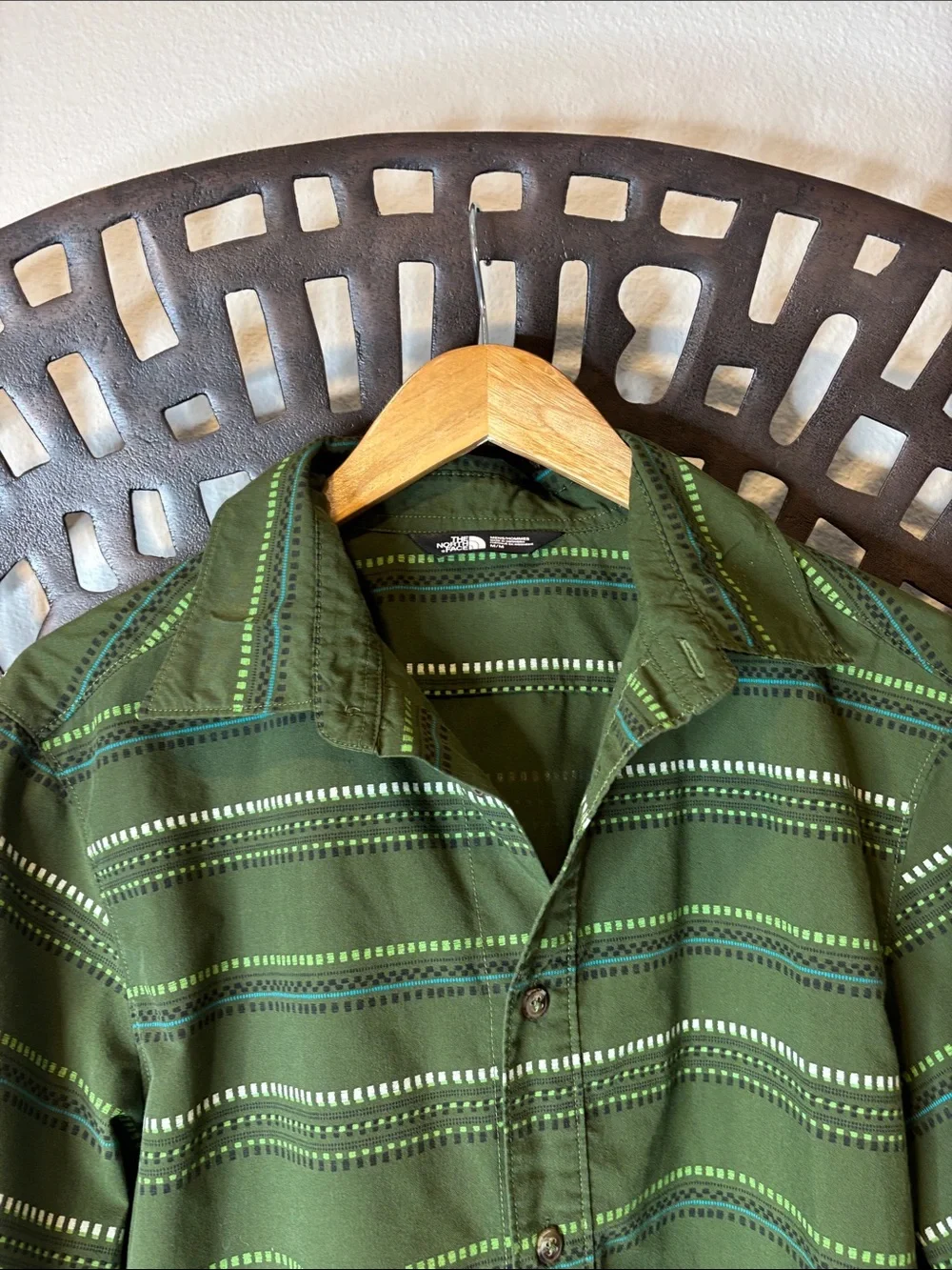 💚 The North Face Green Patterned Button Up Shirt Men's Medium Long Sleeve 💚